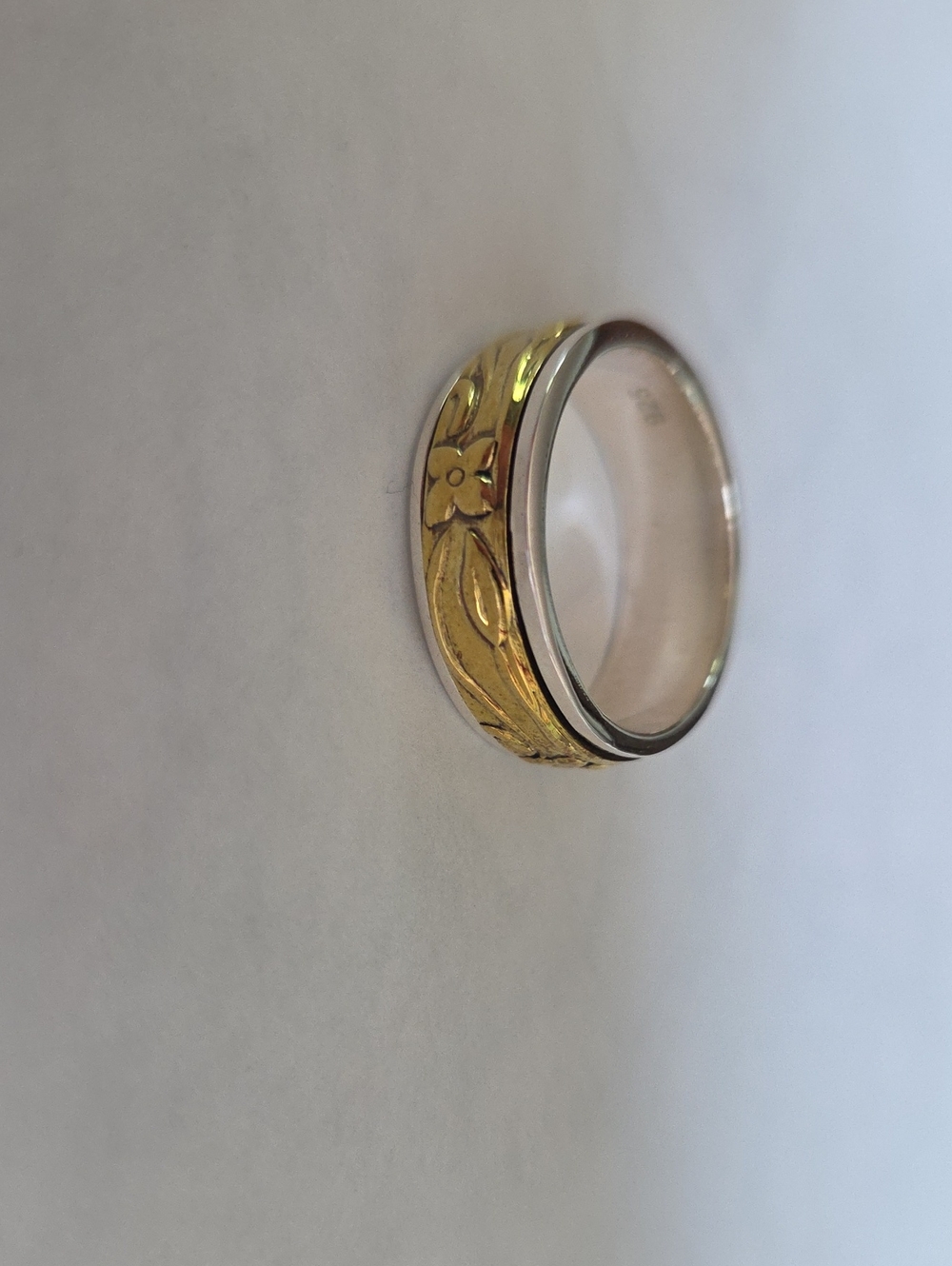 Source Unknown Two-Tone Gold and Silver Floral Band  Spinner Ring